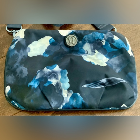 Lululemon Traveling Yogini Rucksack Backpack Gym Yoga Weekend Overnight Bag Blue - Picture 13 of 16